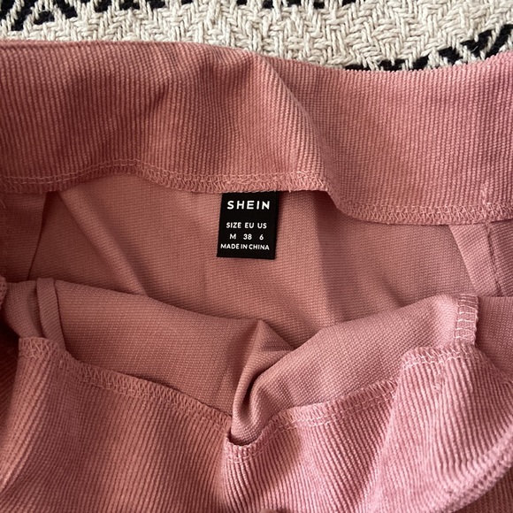 Dusty pink mini skirt - Picture 3 of 3